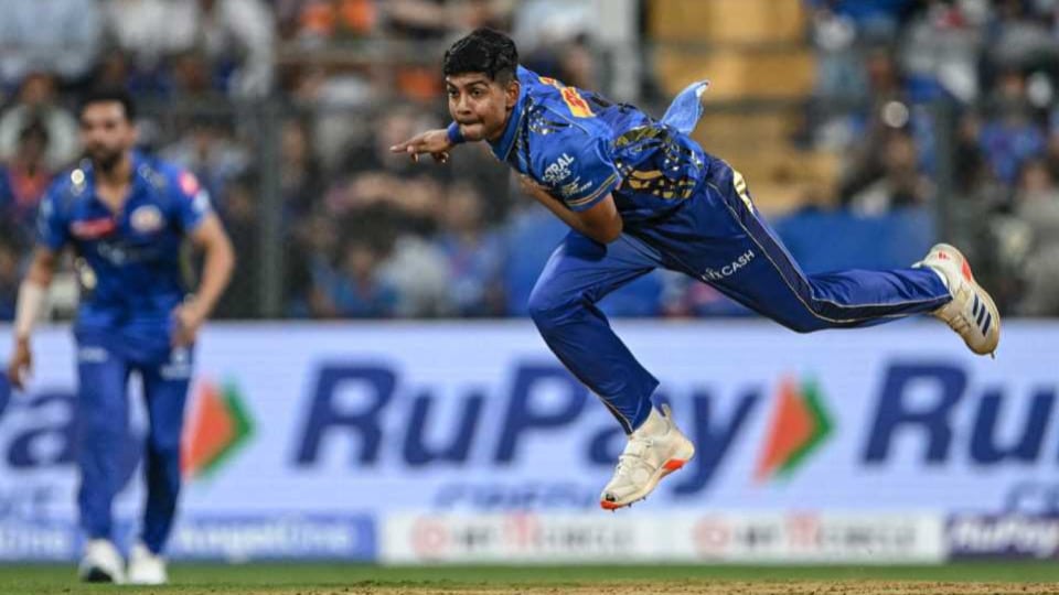 অভিষেকেই বাজিমাত অশ্বিনীর