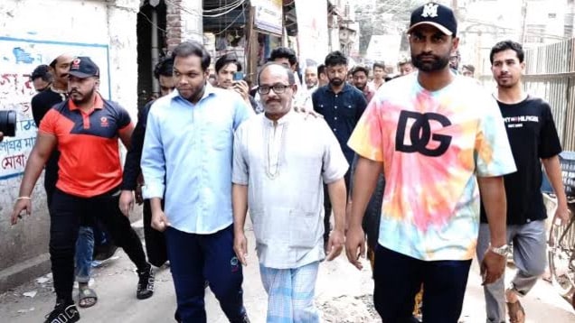 অনুপ অধিকারীর বাবার সাথে তামিম