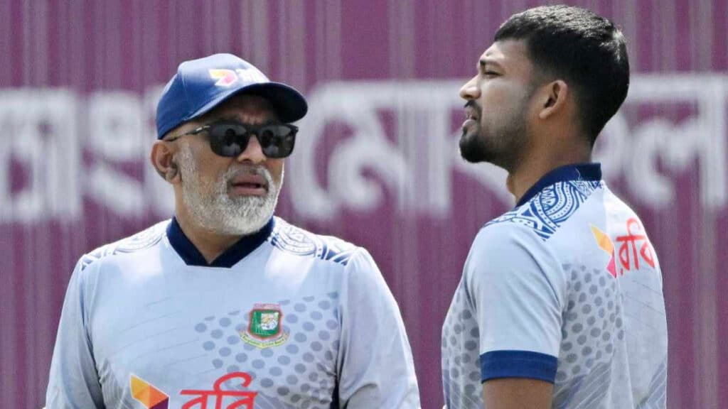 অধিনায়ক শান্তর সাথে হাতুরু