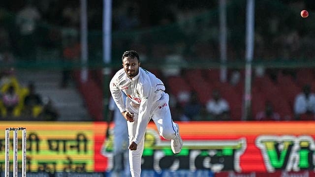 ক্রীড়াঙ্গনে দেশের সবার চেয়ে বড় পাবলিক ফিগার সাকিব
